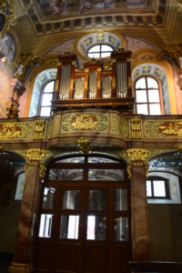 Chór v piaristickom kostole sv. Františka Xaverského