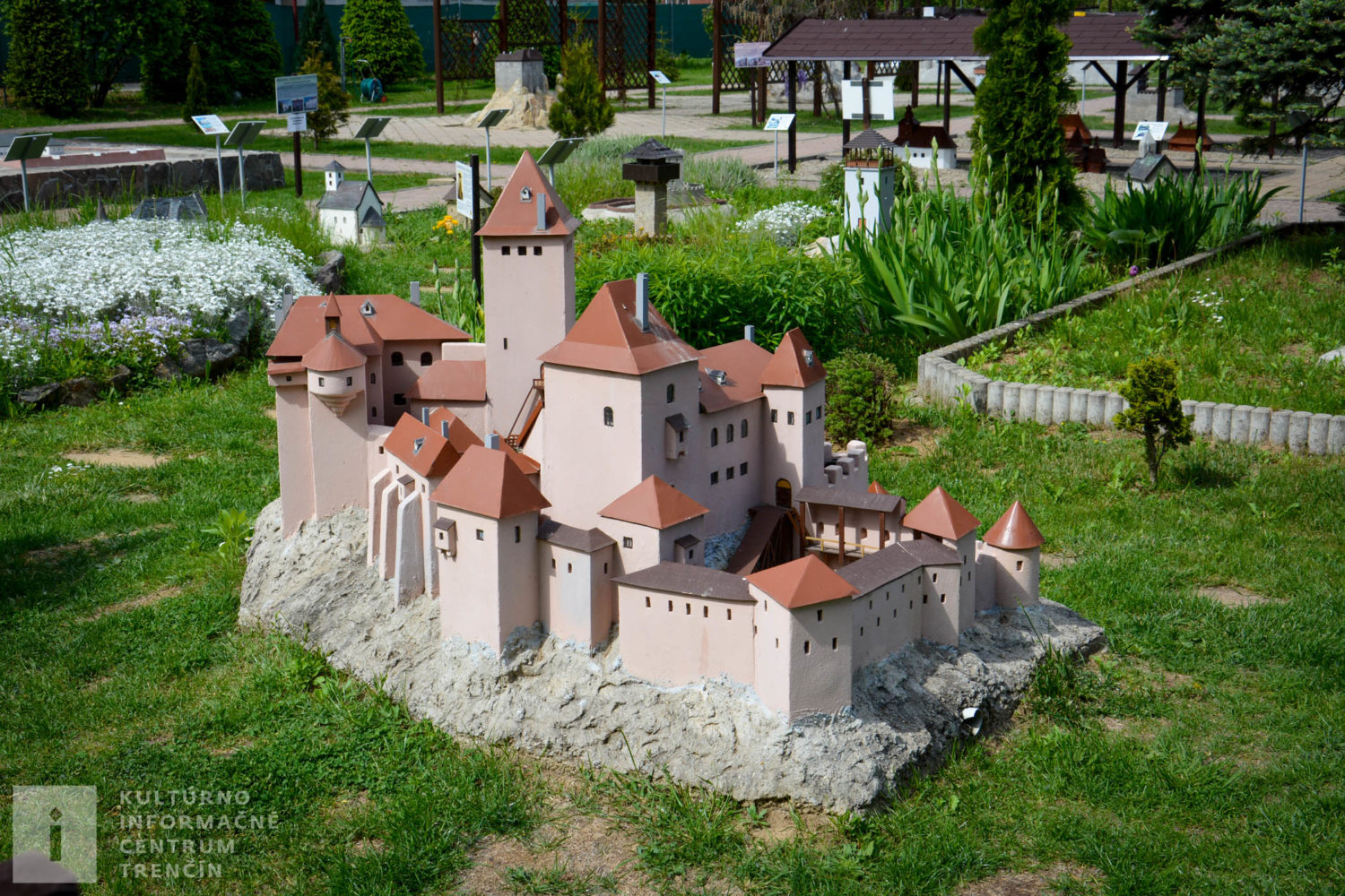 Model hradu Tematín