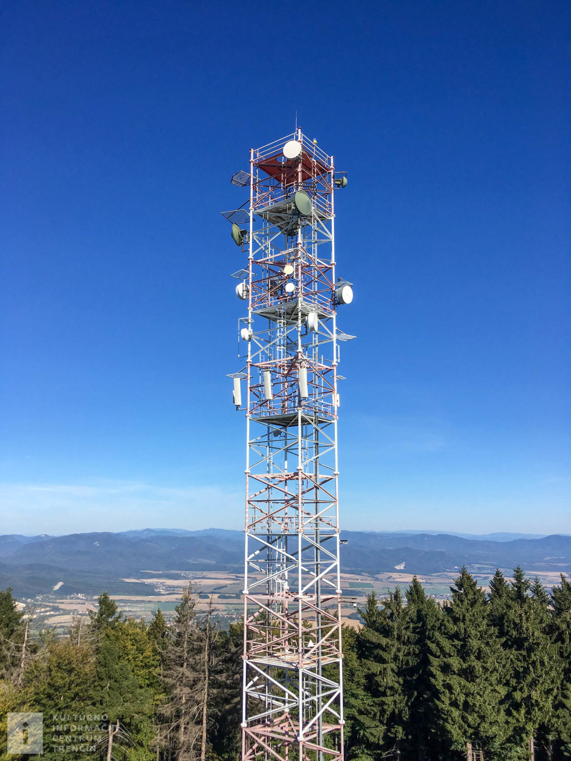 Rozhľadňa na Inovci/Lookout tower on the top of Inovec