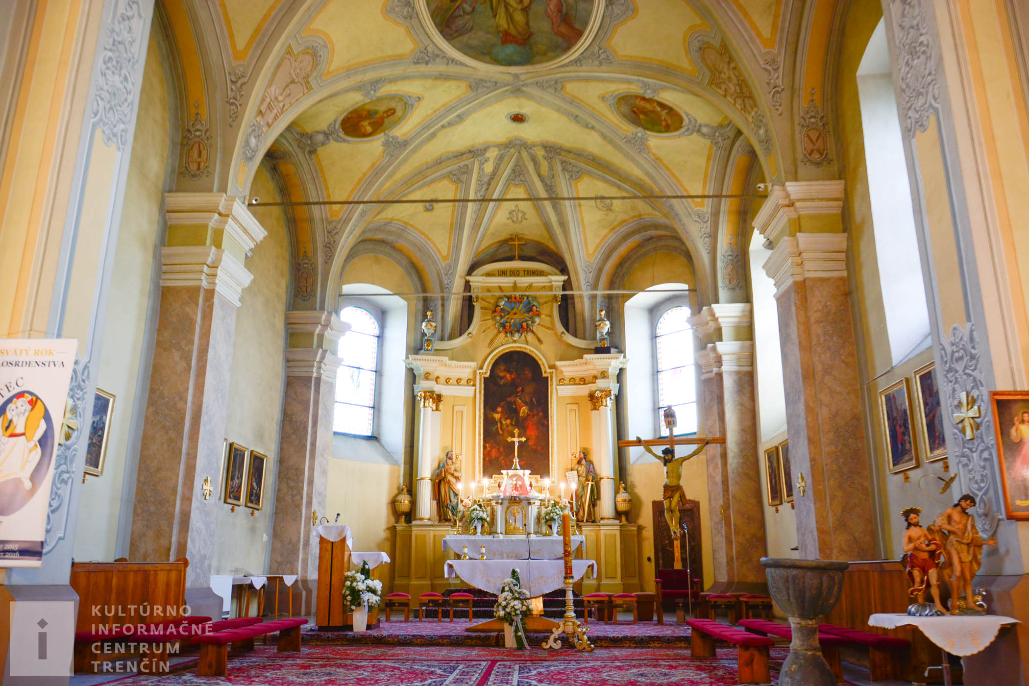 Interiér kostola sv. Ladislava v Čachticiach