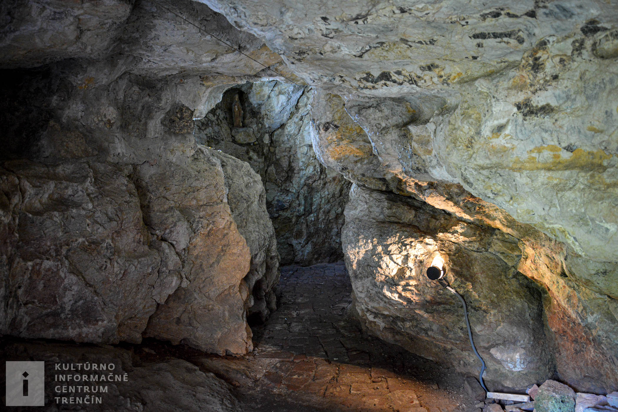 Jaskynná chodba v kláštore na Veľkej Skalke/Cave in the Veľká Skalka Monastery