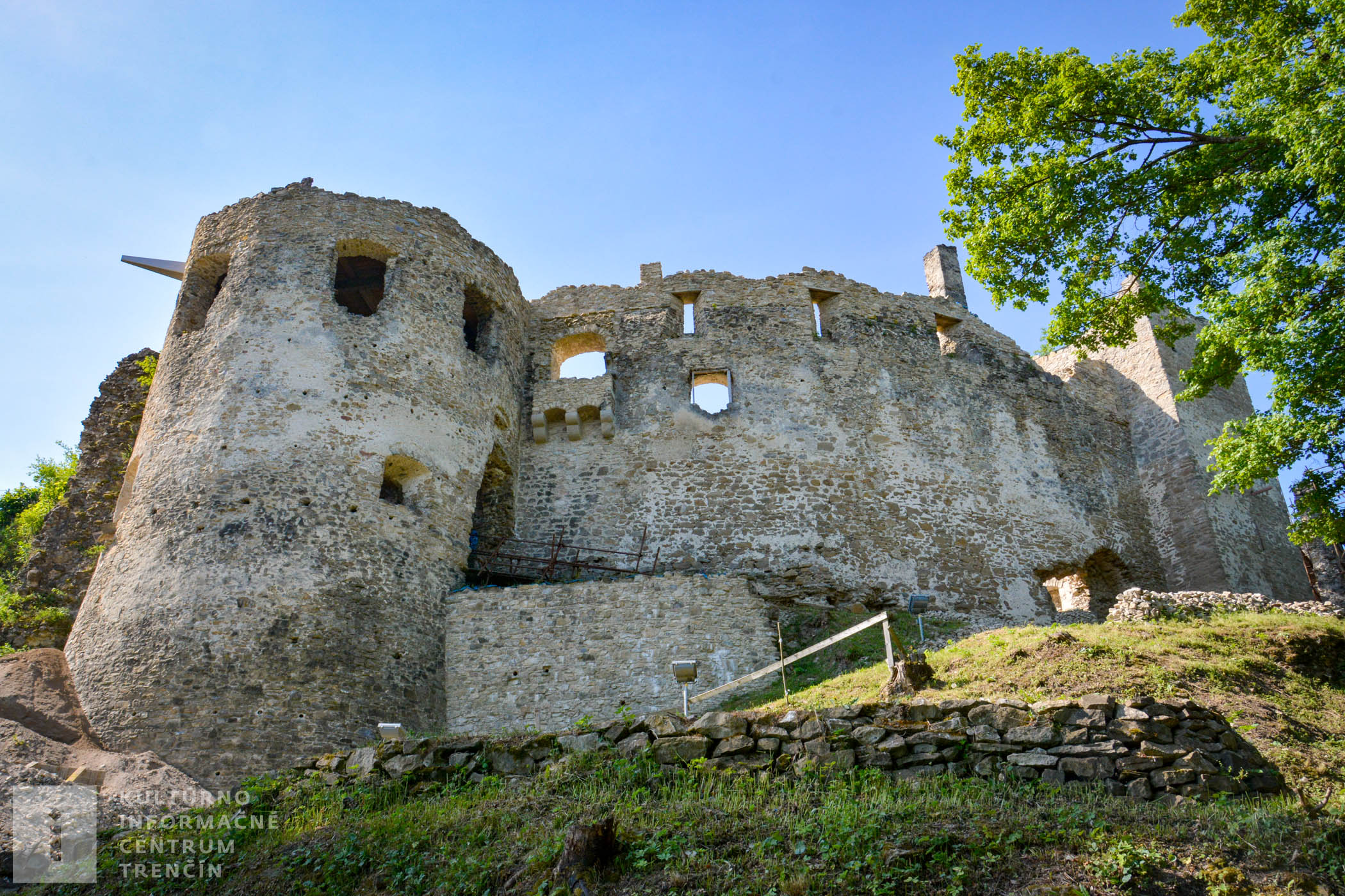 V rokoch 2011 – 2012 sa realizoval archeologický prieskum a neskôr aj obnova hradu.