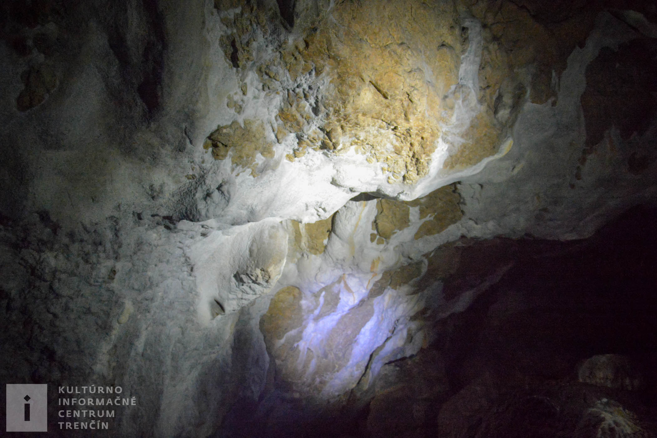 V podzemí neďaleko obce Pružina sa ukrýva prírodný poklad, ktorý pomáha liečiť choroby dýchacích ciest.
