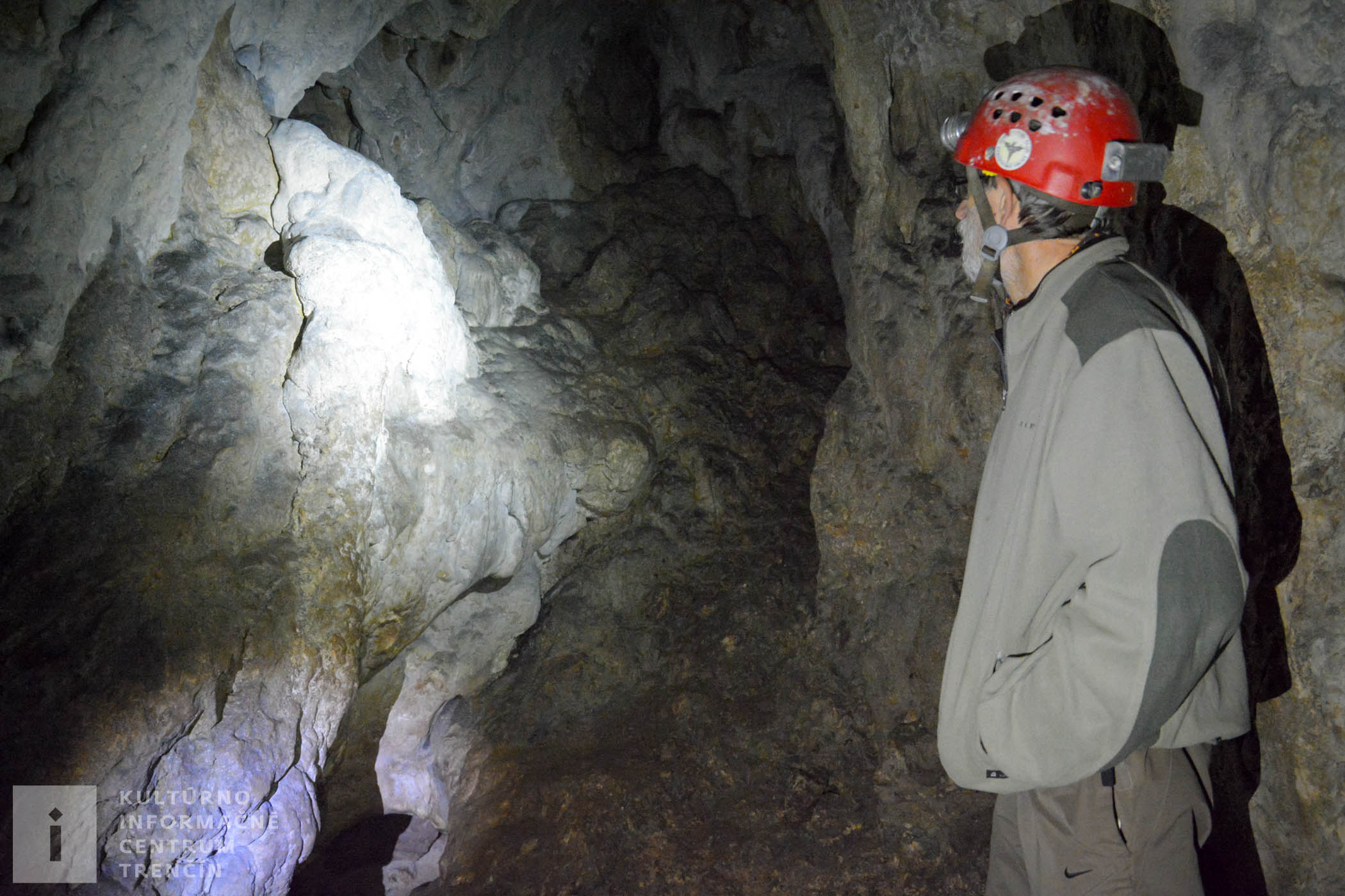 Nazrieť do Pružinskej Dúpnej jaskyne môžete od 1. mája do 31. októbra, avšak, návštevu je potrebné vopred dohodnúť s jaskyniarmi.