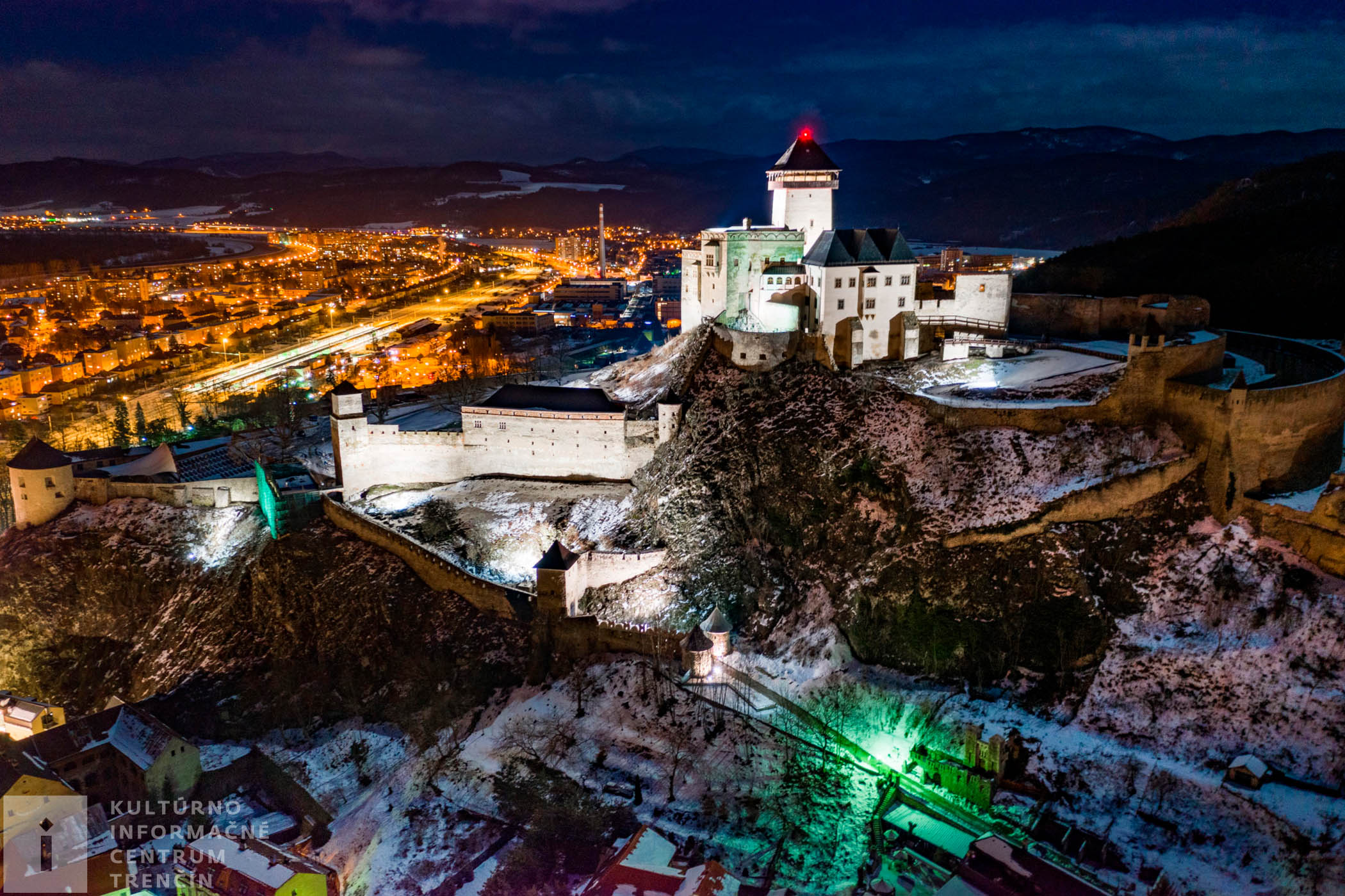 Nočný Trenčiansky hrad