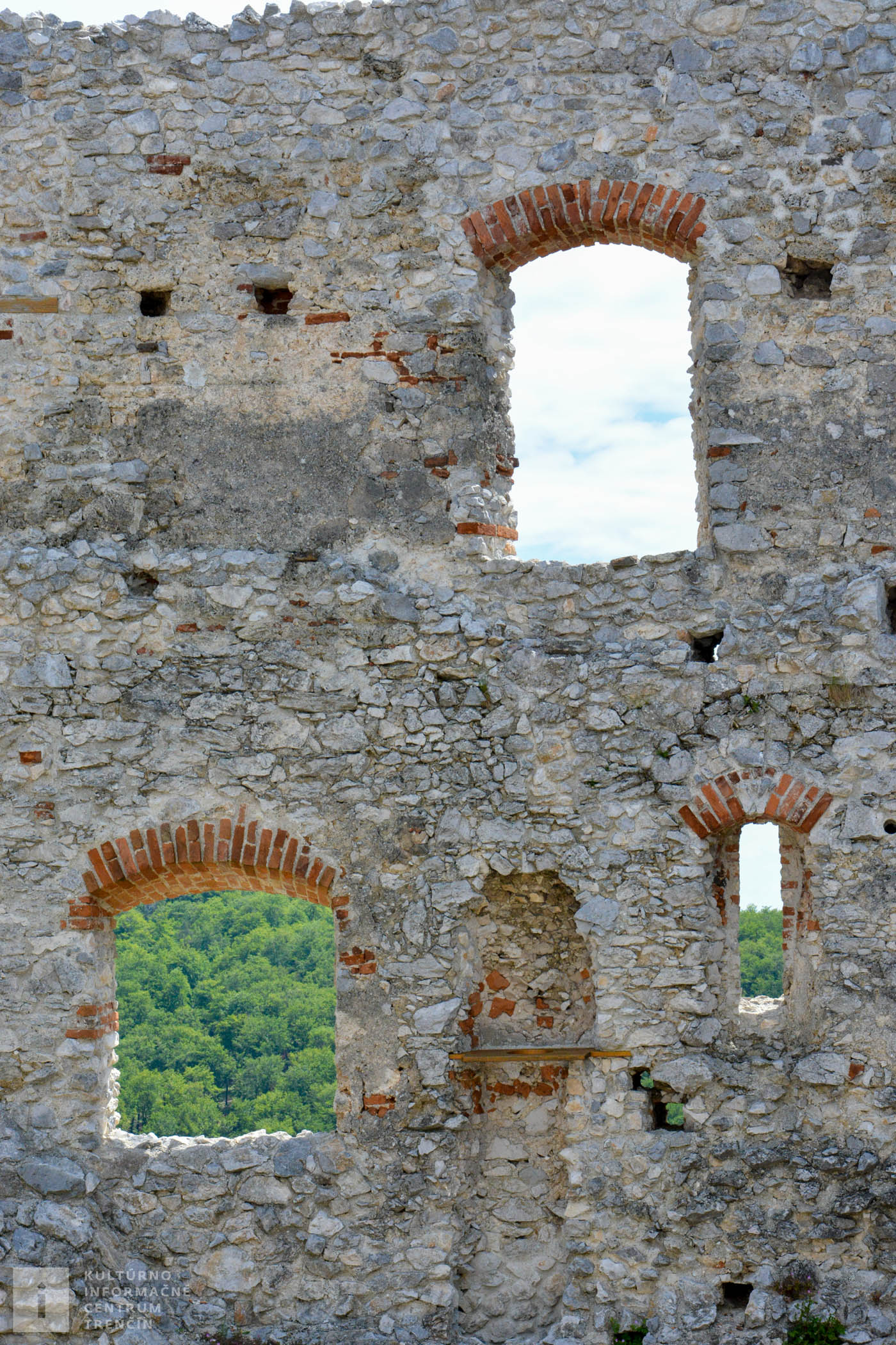Topoľčiansky hrad/Castle Topoľčany